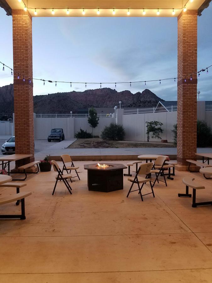 Zion's Most Wanted Hotel Hildale Buitenkant foto